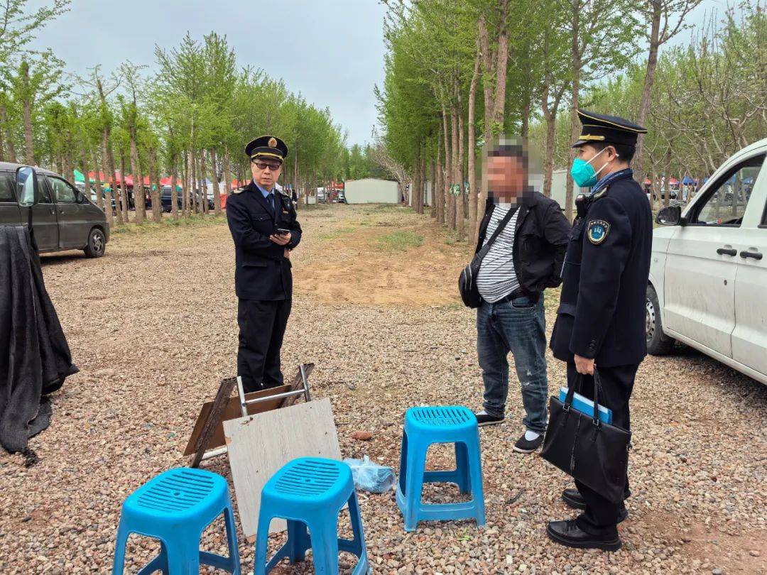 行医赶集补牙隐患重重开元棋牌集市暗藏非法(图2)