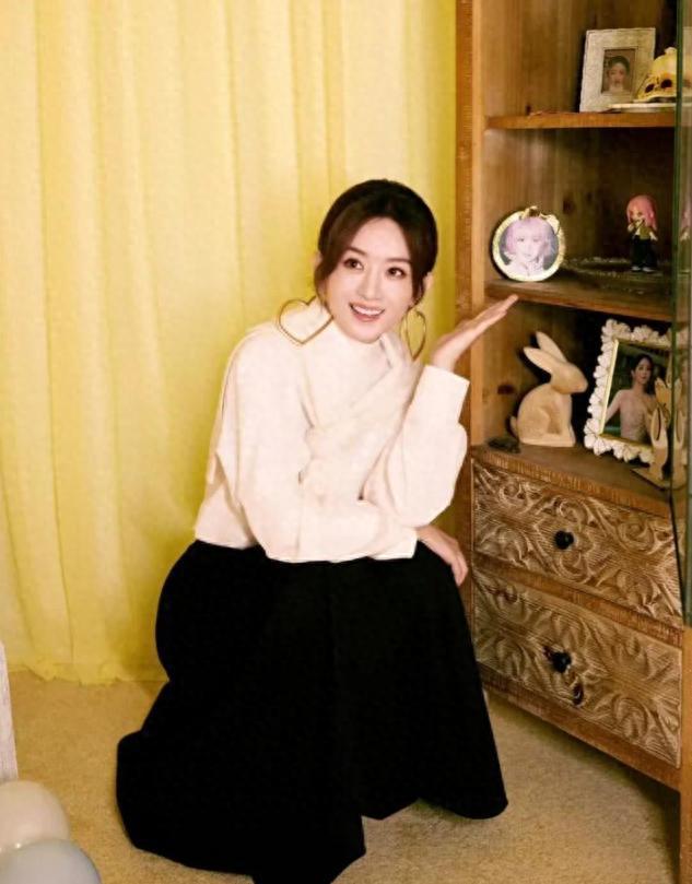 眼神纯净治愈全网手捧兔子蛋糕太甜了开元棋牌赵丽颖38岁生日美照来袭！(图4)